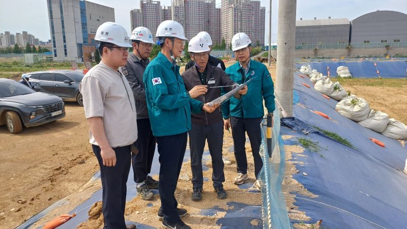 ▲ 여름철 자연재난 대비 현장 점검이 모종샛들지구에서 진행되고 있다.ⓒ아산시