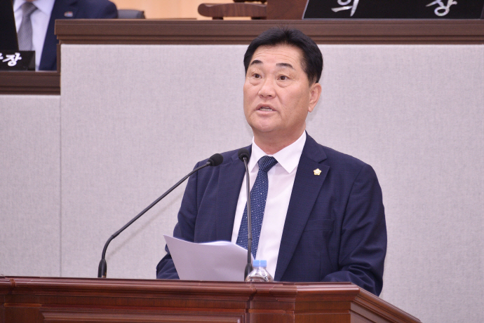 ▲ 전남 여수환경운동연합이 지난해 3월 여수산단 대체녹지에서 대책마련을 촉구하는 기자회견을 갖고 있다. ⓒ 여수환경운동연합 제공