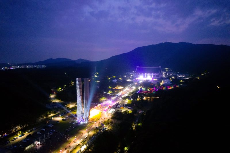 ▲ ‘2025 천안 K-컬처박람회’가 열리고 있는 독립기념관의 야간 모습.ⓒ천안시