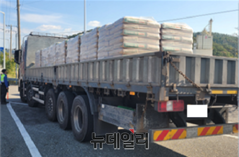 ▲ 단속에 적발된 적재화물 미고정 차량 ⓒ서울시