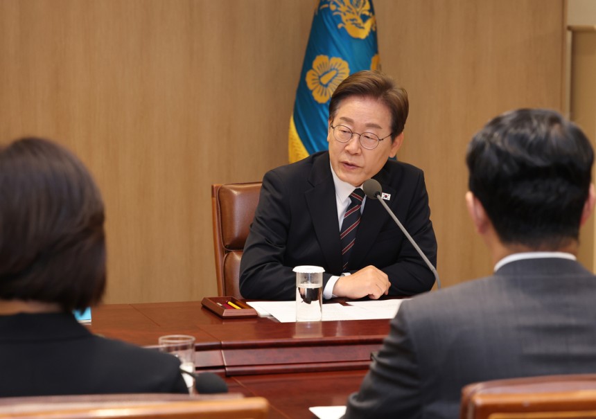 ▲ 이재명 대통령이 9일 오전 서울 용산 대통령실에서 열린 2차 비상경제점검태스크포스(TF) 회의에 모두 발언을 하고 있다. /연합뉴스