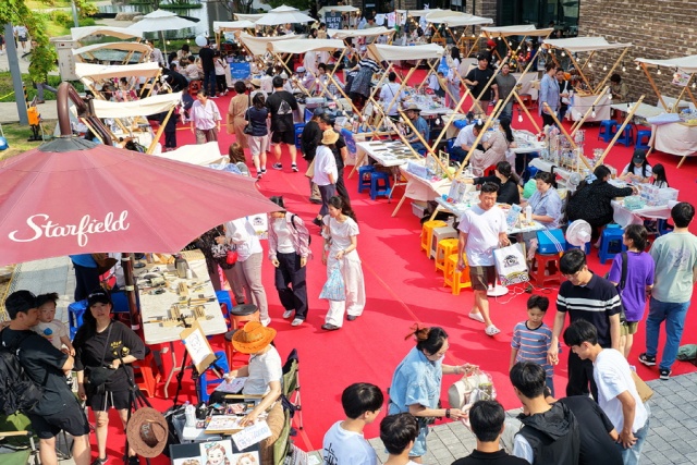 ▲ 2025 별이야 페스티벌 – 스타필드X안성문화장 희망나눔 먹거리 축제 장면ⓒ안성시 제공