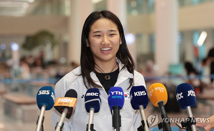 ▲ 안세영이 인도네시아오픈에서 우승한 후 인천공항을 통해 귀국했다.ⓒ연합뉴스 제공