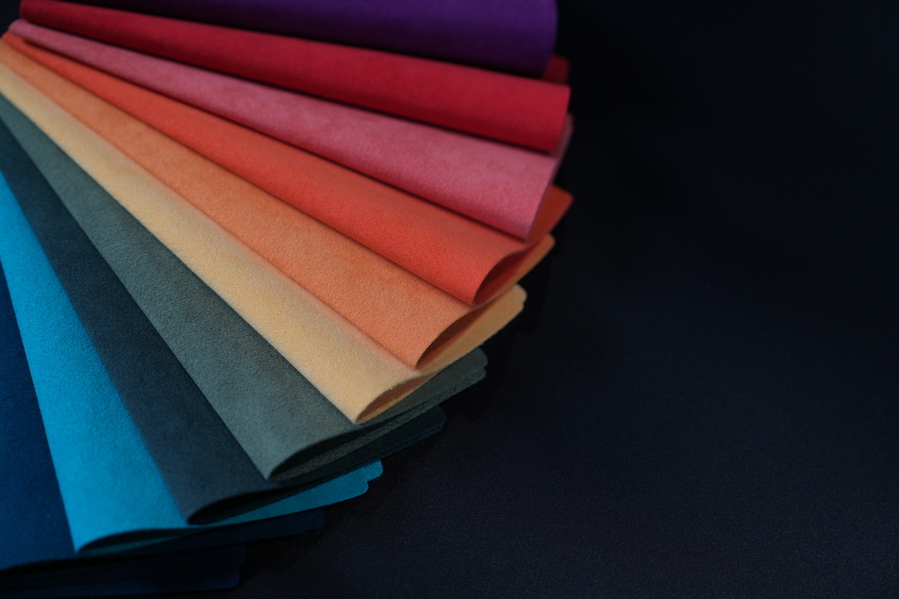 ▲ 코오롱인더가 생산하는 샤무드(PET스웨이드) 모습. ⓒ코오롱인더