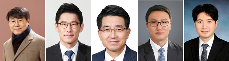 ▲ 공동 연구팀. 왼쪽부터 성재영 교수(중앙대 화학과, 시스템화학 글로벌 선도연구센터장), 박정원 교수(서울대 화학생물공학부), 현택환 교수(서울대 화학 생물공학부, IBS 나노입자 연구단장), 김지현 교수(중앙대 시스템화학 글로벌 연구센터), 김병효 교수(숭실대 신소재공학과).ⓒ중앙대