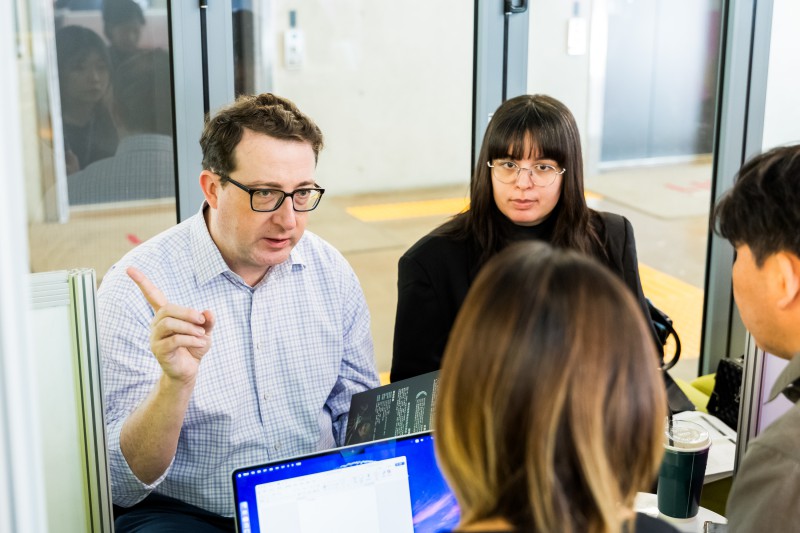 ▲ 션 플라하반 미국 콩코드씨어트리컬 CEO의 1대1비즈니스미팅 현장.ⓒ예술경영지원센터