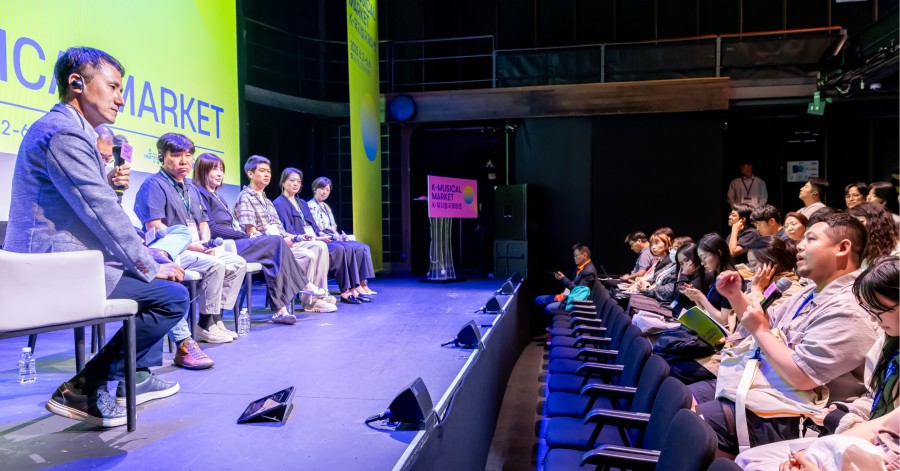 ▲ '아시아 뮤지컬 포럼' 현장(왼쪽부터 김종헌, 이성훈, 강병원, 유한곤, 조국란, 이카와 카오루, 야마자키 나호코).ⓒ예술경영지원센터