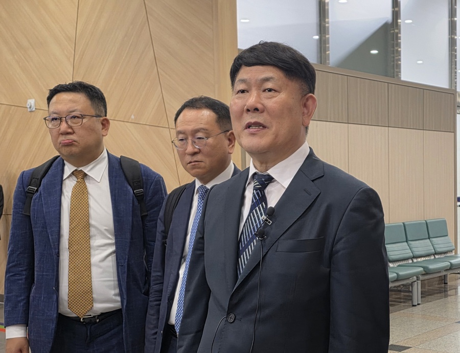 ▲ 지난달 21일 재판에 참석하는 김정규 회장 모습. ⓒ연합뉴스