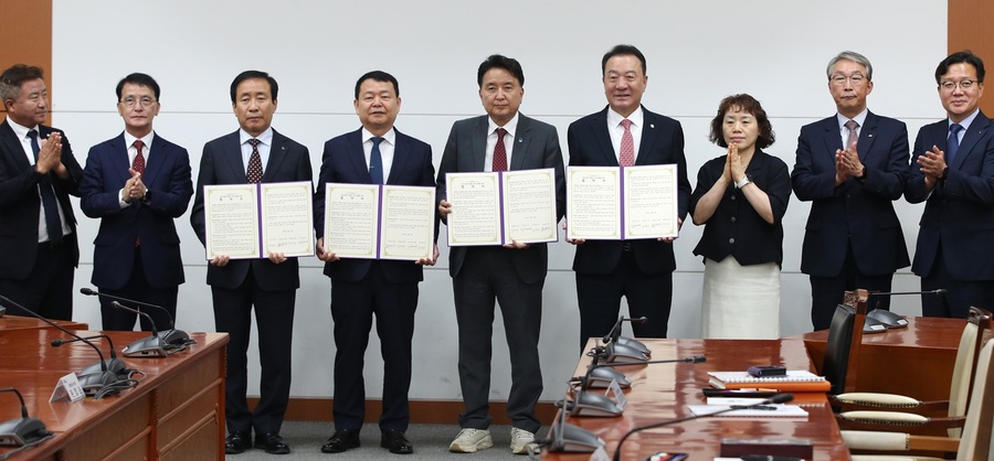 ▲ 충북도는 10일 도청에서 엄태영 국회의원, 단양군, 한국수자원공사와 ‘지속가능한 친환경 지역 실현’을 위한 업무협약을 체결했다.ⓒ충북도