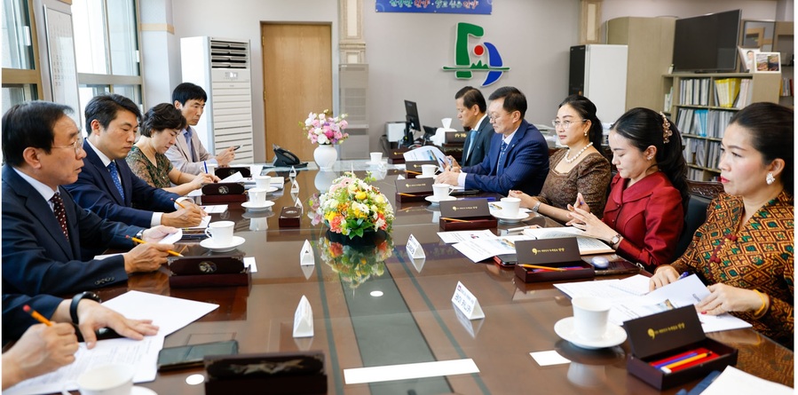 ▲ 캄보디아 관광부 차관을 비롯한 방문단이 지난 8~10일 단양군을 찾아 지질 및 관광교류 협력 방안을 논의했다.ⓒ단양군