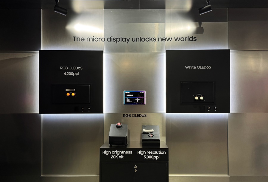 ▲ 삼성디스플레이가 'AWE USA 2025'에서 선보인 고해상도(5,000PPI), 고휘도(20,000니트) 등 최신 올레도스 제품ⓒ삼성디스플레이