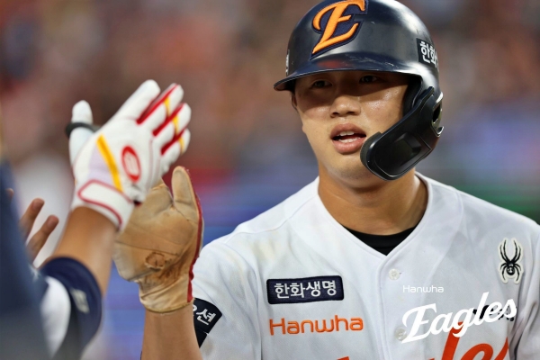 ▲ 이원석이 만루홈런을 터뜨린 한화가 두산을 9-1로 대파하며 1위 LG를 매섭게 추격했다.ⓒ한화 이글스 제공
