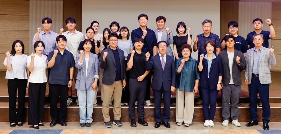 ▲ 단양군(군수 김문근)은 지난 11일 서울시와 협력해 추진 중인 청년 창업지원사업 ‘넥스트로컬’ 제7기 참여 청년들과 함께 ‘지역연계 청년창업 지원 간담회’를 열었다.ⓒ단양군