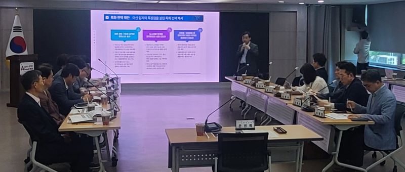 ▲ 제2중앙경찰학교 유치와 경찰종합타운 구축을 위한 전략 회의가 열리고 있다.ⓒ아산시