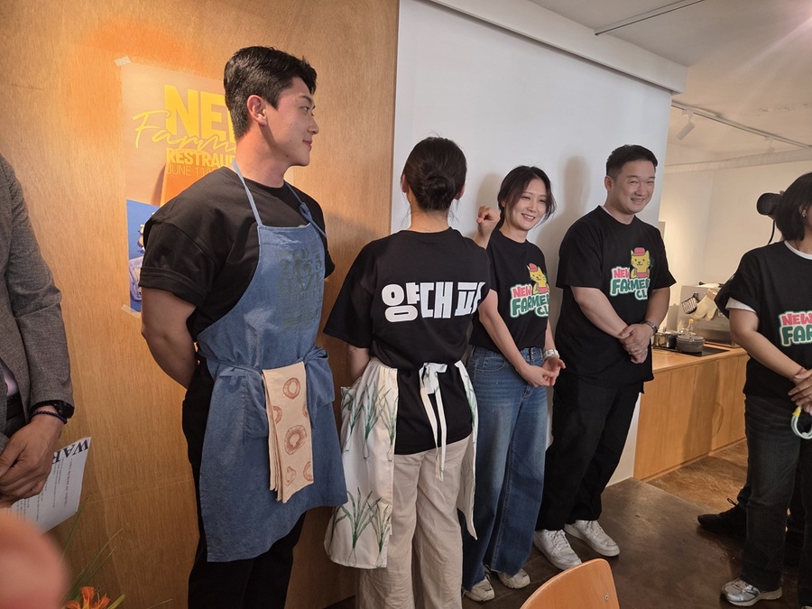▲ '뉴파머스 팝업 레스토랑'에서 청년농부들이 자신들을 소개하고 있다. ⓒ남수지 기자