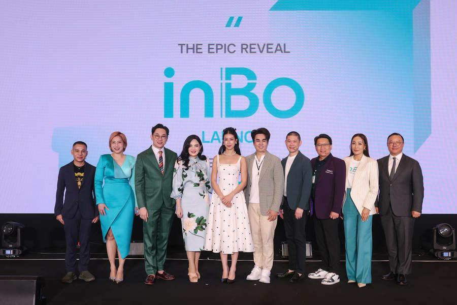 ▲ Khun Mint Chalida(쿤 민 촐리다) 이니보 태국 앰버서더(좌측에서 5번째), Chutima Atsaniradakorn(츄티마 앗싸니라다꼰) Edencolors CEO (에덴커러스) 대표(우측에서 2번째) ,이기세 이니바이오 대표(우측에서 1번째)가 기념 사진을 촬영하고 있다. ⓒ이니바이오