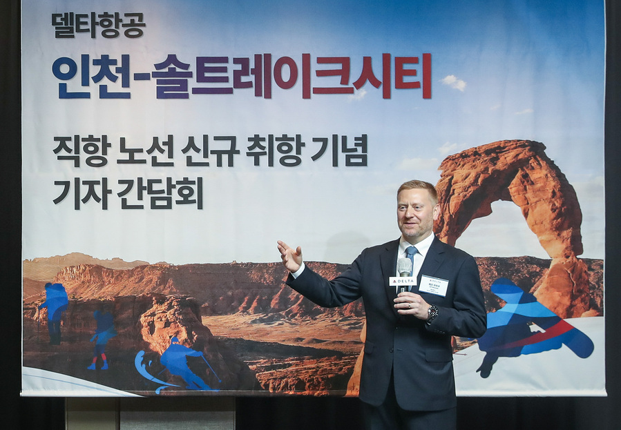 ▲ 제프 무마우 델타항공 아시아태평양 부사장이 인천~솔트레이크시티 최초 직항 노선 취항 기자 간담회에서 발표하고 있다. ⓒ델타항공