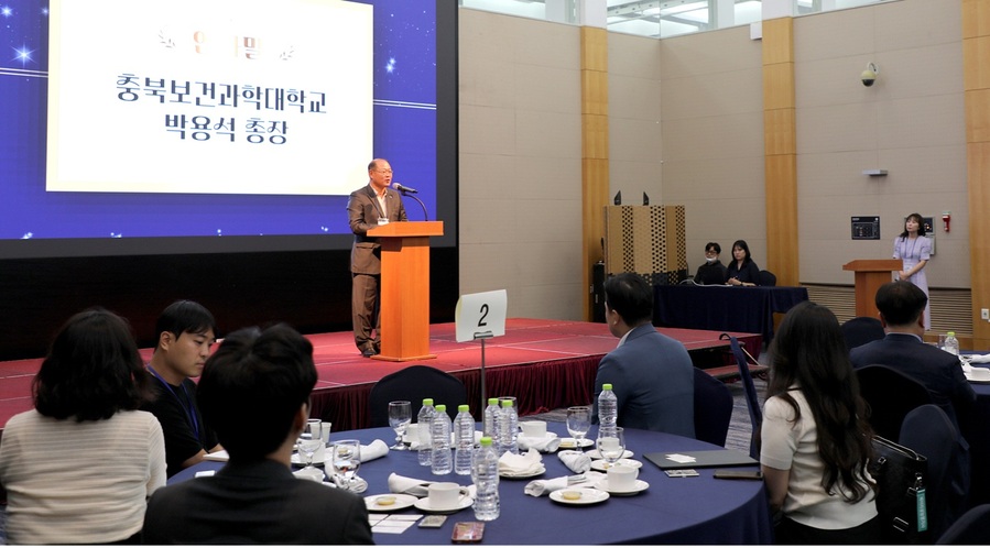 ▲ 충북보건과학대학교(총장 박용석)는 12일 엔포드 청주호텔서 ‘2025 첨단산업 인재양성 부트캠프(이차전지 분야)’ 사업의 일환으로 지산학 협력 포럼을 성황리에 개최했다.ⓒ충북보건과학대학교