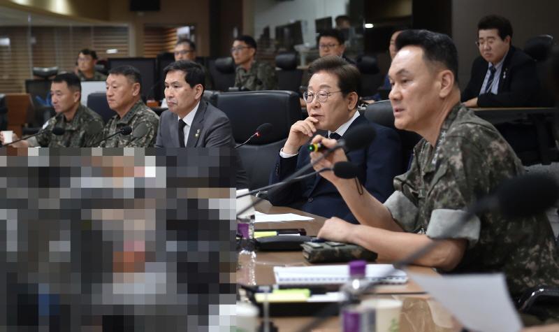 ▲ 이재명 대통령이 4일 서울 용산구 합동참모본부(합참)을 방문해 영상회의를 하고 있다. ⓒ국방부 제공