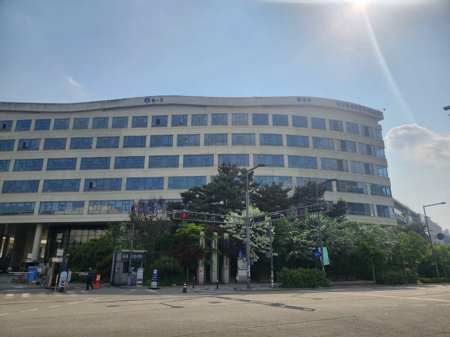 ▲ 정부세종청사 6동에 소재한 환경부 전경 ⓒ노재균 기자