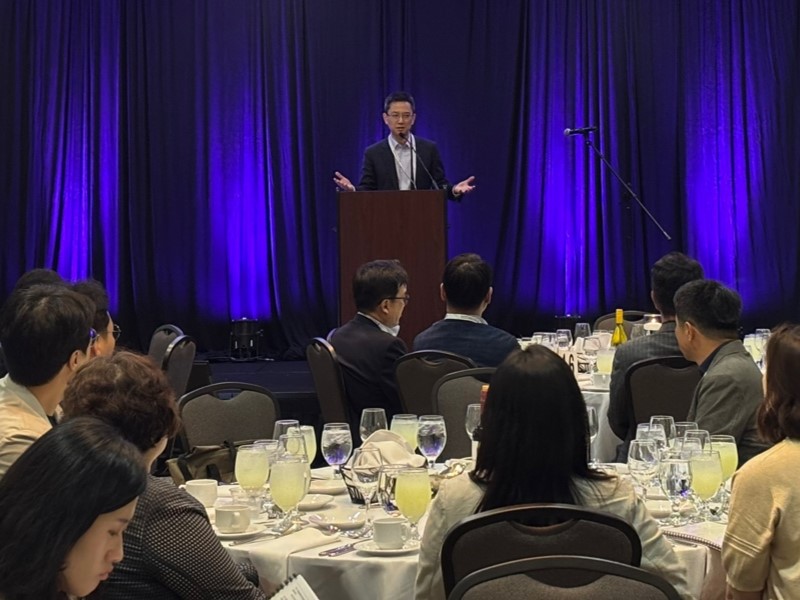 ▲ KBASP에서 발표 중인 허은철 GC녹십자 대표이사 ⓒGC녹십자