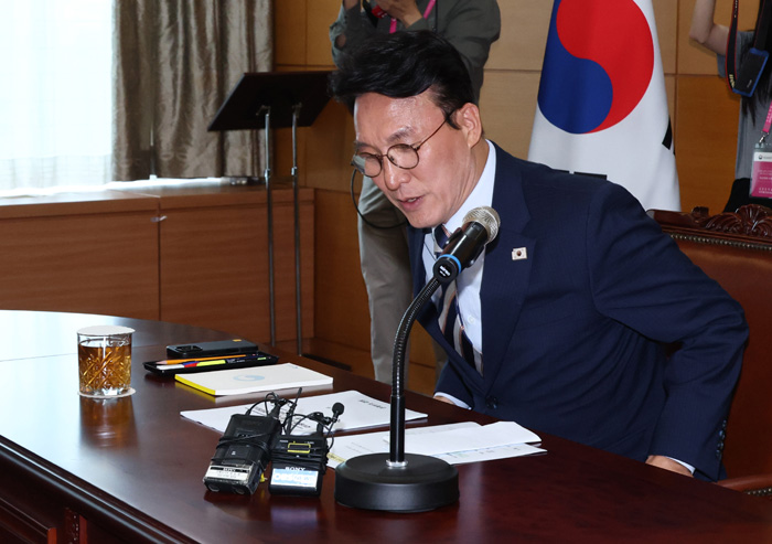 ▲ 김민석 국무총리 후보자가 16일 오전 서울 종로구 금융감독연수원에 마련된 청문회 준비단 사무실에서 열린 경제·민생분야 부처 업무보고에 참석해 자리하고 있다. ⓒ뉴시스