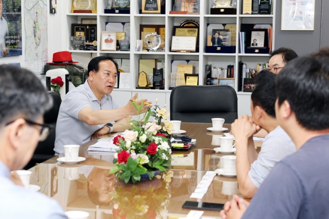 ▲ 이권재 오산시장과 오산동탄비대위원회 간담회ⓒ오산시 제공
