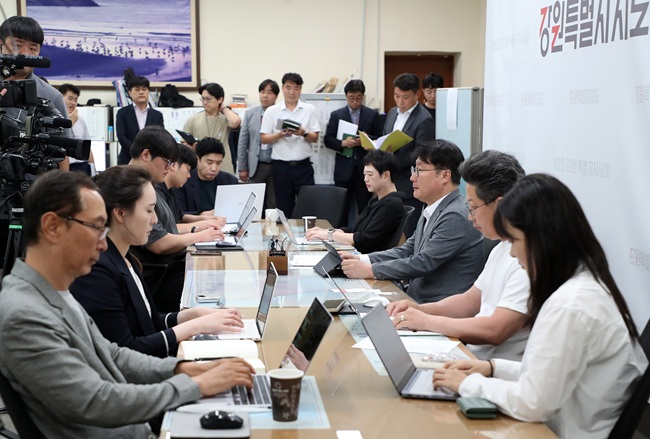▲ 여중협 강원특별자치도 행정부지사가 16일 도청 기자실에서 간담회를 열고 '동물보호법'에 따른 중장기 동물보호·복지 정책인 제3차 '동물복지 5개년 종합계획'을 수립했다고 밝혔다. ⓒ강원특별자치도