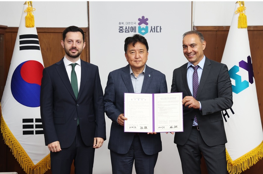 ▲ 충북도는 16일 도청 여는마당에서 주한튀르키예상공회의소와 업무협약(MOU)을 체결하고, 엑스포의 국제적 위상 제고와 국내 화장품·뷰티기업의 해외시장 진출 확대를 위한 협력에 나섰다. ⓒ충북도