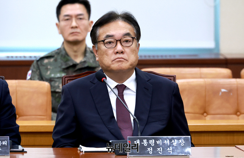 ▲ 정진석 대통령 비서실장이 6일 국회에서 열린 '윤석열 정부의 비상계엄 선포를 통한 내란 혐의 진상규명 국정조사 특별위원회' 3차 청문회에 출석해 앉아 있다.
2025.02.06. ⓒ이종현 기자