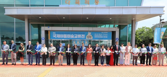 ▲ 33개국 아동의 그림으로 전하는 평화의 메시지, 2025 국제아동미술교류전 개막ⓒ평택시국제교류재단 제공