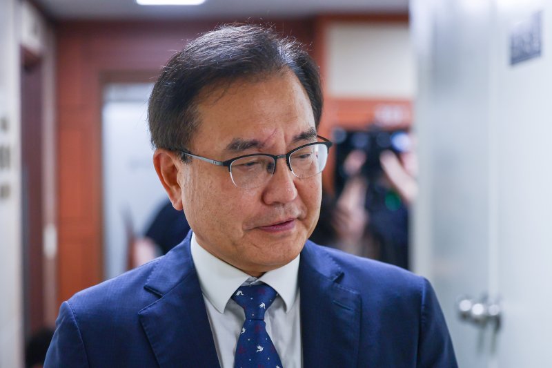 ▲ 이명현 특별검사가 16일 서울 서초구 사무실로 출근하고 있다. ⓒ연합뉴스