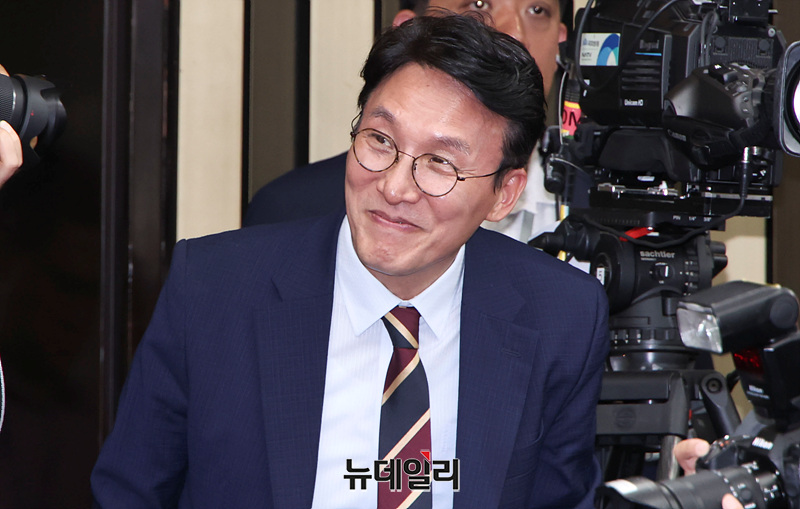 ▲ 김민석 국무총리 후보자가 13일 오후 국회에서 열린 더불어민주당 제2기 원내대표 선출 의원총회에 참석해 자리하고 있다. ⓒ이종현 기자