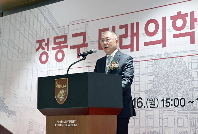 ▲ 정의선 현대자동차그룹 회장이 16일 서울 성복구 고려대학교 의료원 메디사이언스파크에서 열린 ‘정몽구 미래의학관’ 준공식에서 인사말을 하고 있다. ⓒ현대차그룹