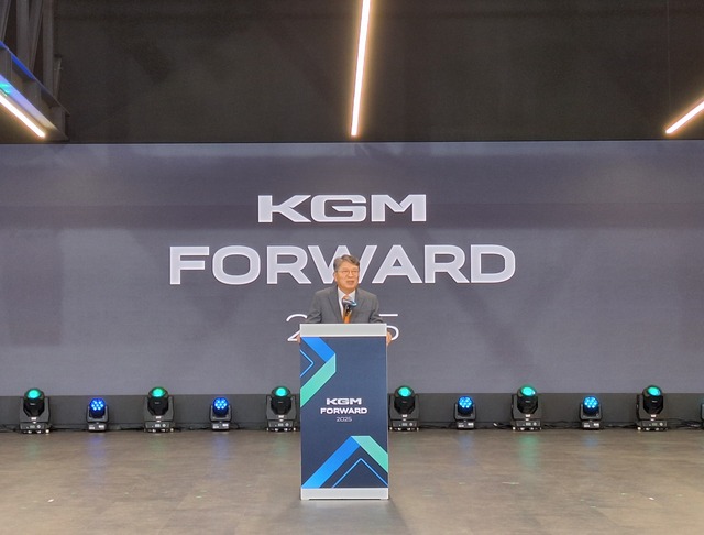▲ 곽재선 KG모빌리티 회장이 17일 열린 'KGM FORWARD'에서 인사말을 하고 있다. ⓒ홍승빈 기자