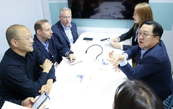 ▲ 6일(현지시각) 이장우 대전시장이 미국 보스턴에서 열린 ‘2025 BIO USA’ 개막식에 참석해 대전 바이오기업의 세계 진출과 글로벌 협력 확대를 제안하고 있다.ⓒ대전시