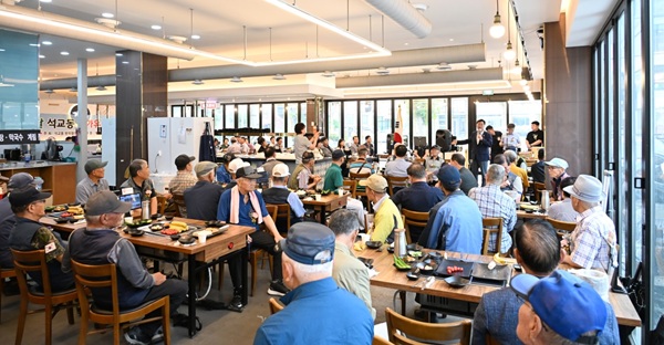 ▲ 석교동 방위협의회는 국가유공자 100여 명을 초청해 감사의 자리를 마련했다.ⓒ중구