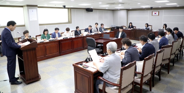 ▲ 수원특례시의회 예산결산특별위원회. ⓒ수원시의회 제공