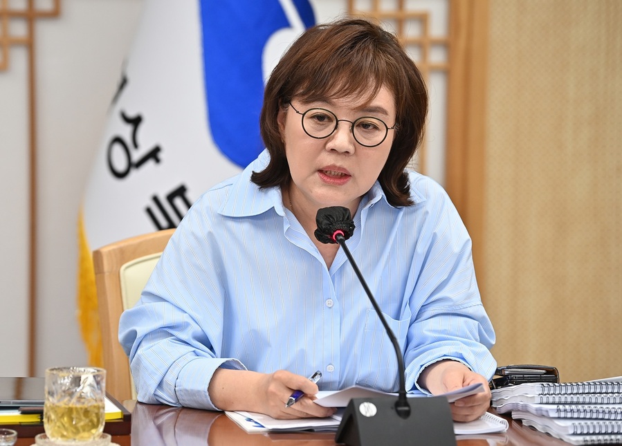 ▲ 양금희 경상북도 경제부지사는 17일 개최된 간부회의에서 현 지역경제 상황에 대해 ‘복합위기’로 정의하고 비상경제대응TF 출범을 지시했다.ⓒ경북도