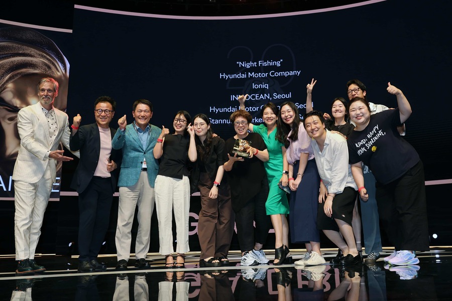 ▲ 2025 칸라이언즈에서 엔터테인먼트 부문 그랑프리를 수상한 이노션. ⓒCANNES LIONS