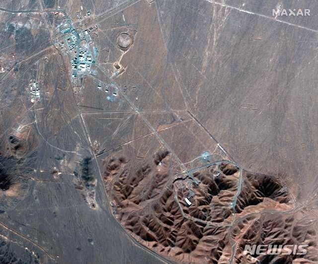 ▲ 막사 테크놀로지가 촬영한 이란 포르도 핵시설의 위성사진. 200104 AP/뉴시스. ⓒ뉴시스