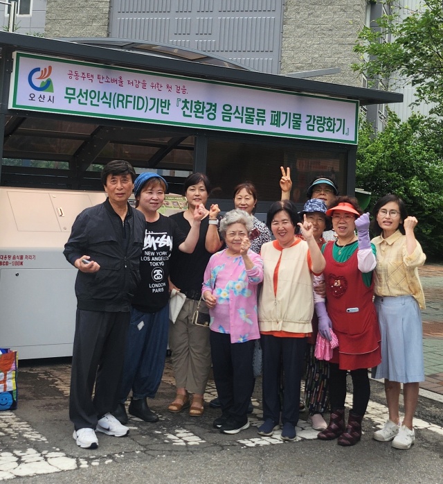▲ 죽미마을 8단지 아파트 대형감량기 2대 설치ⓒ오산시 제공