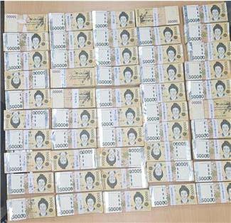 ▲ 광주경찰청이 압수한 범죄 수익금 ⓒ광주경찰청 제공
