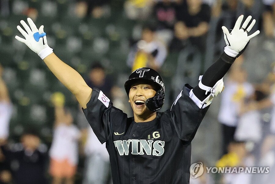 ▲ LG가 NC를 9-8로 잡고 1위 한화와 격차를 0.5경기 차로 좁혔다.ⓒ연합뉴스 제공