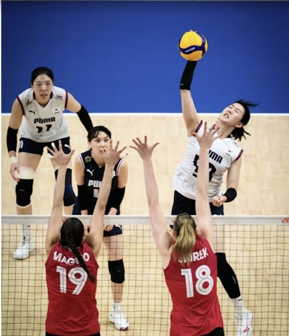 ▲ 한국 여자 배구대표팀이 세계 랭킹 9위 캐나다를 3-2로 잡는 이변을 연출했다.ⓒ국제배구연맹 제공
