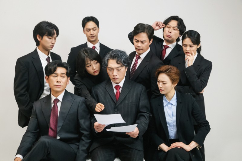 ▲ 연극 '관저의 100시간' 단체사진.ⓒ네버엔딩플레이
