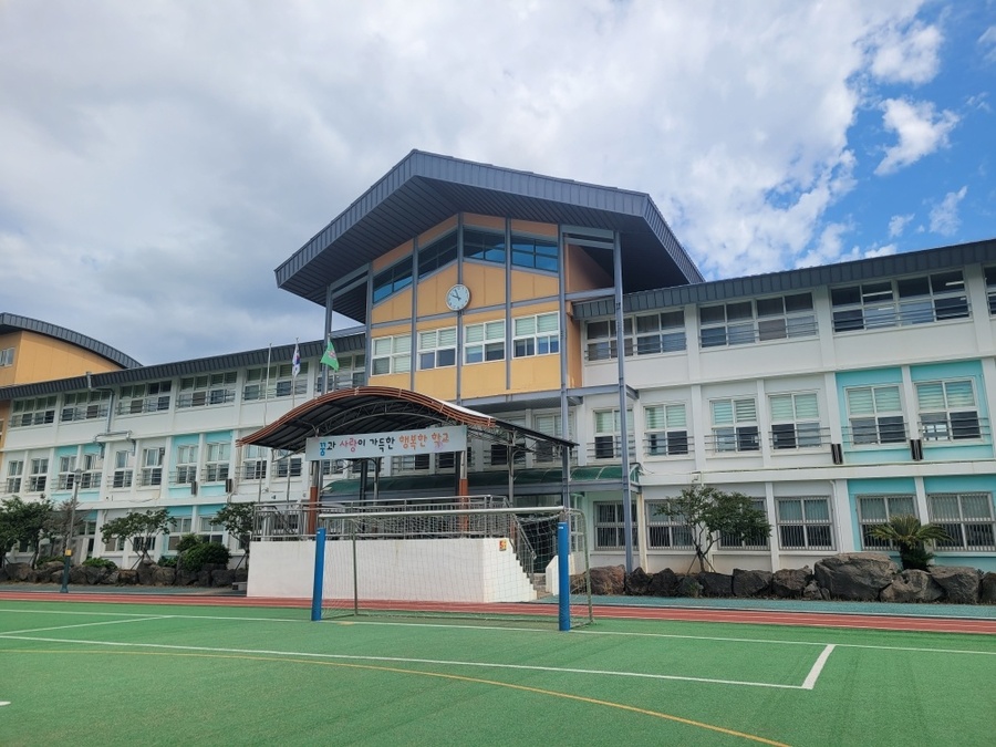▲ 하귀초등학교 본관 ⓒ하귀초등학교 제공