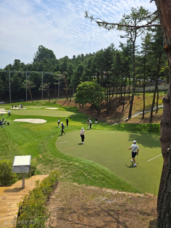 ▲ 숏게임 콤플렉스를 즐길 수 있는 야외ⓒ최신혜 기자