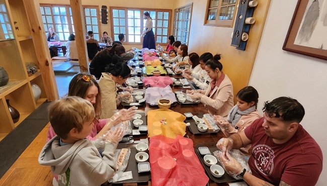 ▲ 강원랜드가 19일 국내에 거주 중인 외국인을 대상으로 오는 29일까지 '하이원 글로벌 앰배서더(Global Ambassador)'를 공개 모집한다고 밝혔다.ⓒ강원랜드