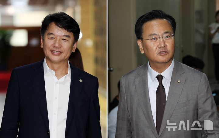 ▲ 문진석(왼쪽) 더불어민주당 원내수석부대표와 유상범 국민의힘 원내수석부대표가 19일 서울 여의도 국회에서 원 구성 협상 등을 위한 여야 원내수석 회동을 위해 운영위원회 소회의실로 향하고 있다. ⓒ뉴시스
